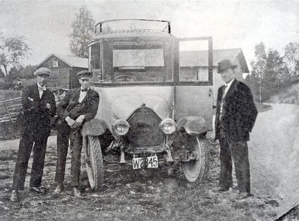1920 Första bussen, kördes av en Svensk-Amerikan boende i Gänsberget